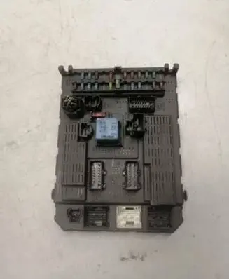 Peugeot 807 Fuse module 9651938180