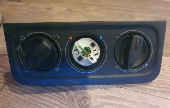 Volkswagen Golf III Climate control unit 1H0819045C 1H0820045C
