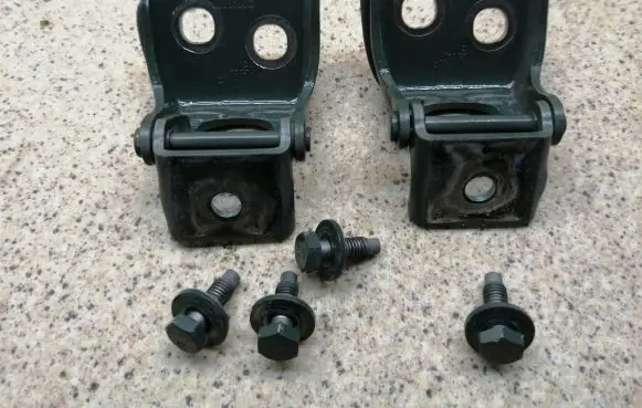 Dacia Spring Rear door hinge set 804205044R