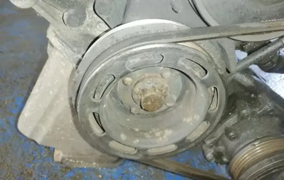 Mazda 323 F Crankshaft pulley
