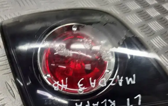 Mazda 3 I Tailgate rear/tail lights P2913