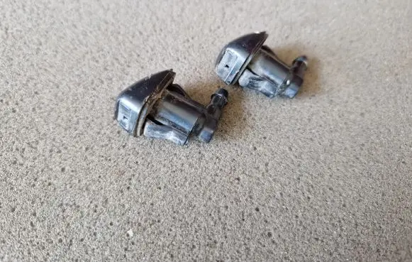 Toyota Hilux (AN10, AN20, AN30) Windshield washer spray nozzle 