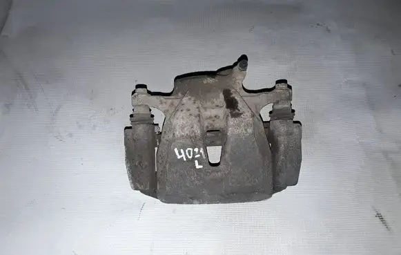 Toyota RAV 4 (XA40) Front brake caliper 4775042091