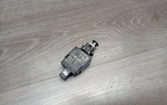 Volvo S60 Brake pedal sensor switch 8622064
