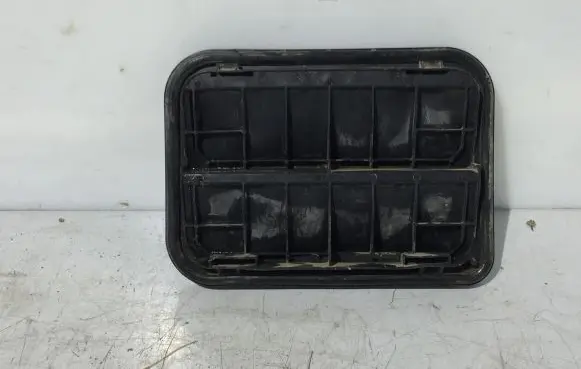 Quarter panel pressure vent