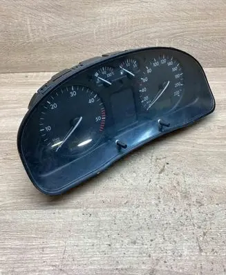 Volkswagen PASSAT B5 Speedometer (instrument cluster) 3B0919880D 110088776