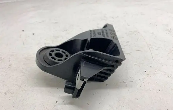 Buick Encore GX I Radiator mount bracket 42562827 PA66GF30 688437545