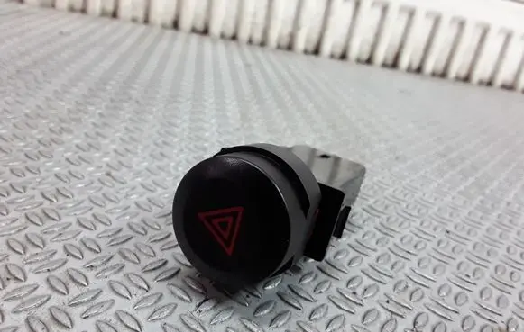 KIA Sorento Hazard light switch