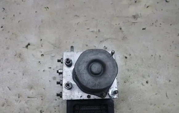 Nissan X-Trail T32 ABS Pump 476604CC3A