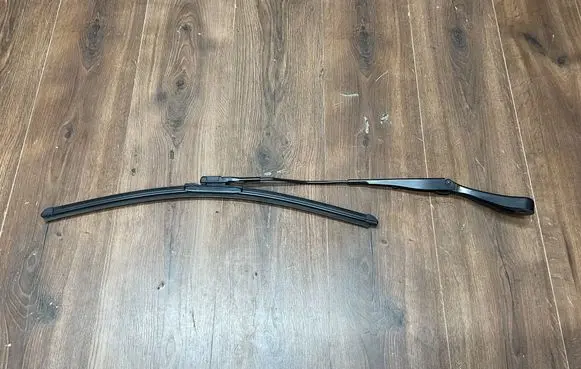 Mercedes-Benz E W213 Front wiper blade arm A2138205302