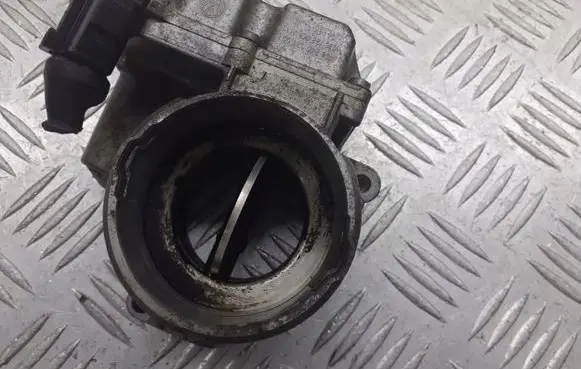 Audi A4 S4 B6 8E 8H Throttle body valve 03G128063V