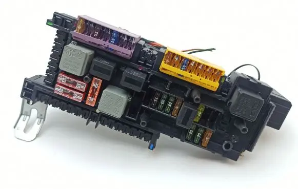 Mercedes-Benz E W212 Fuse module 1670658 016706581