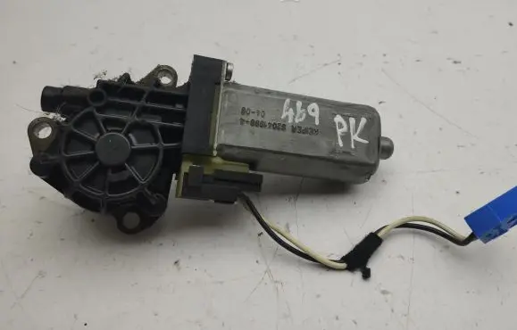 Mercedes-Benz C W203 Seat adjustment motor 820418984 0390203002