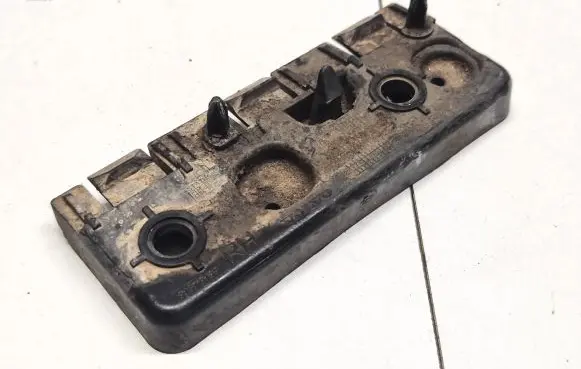 Volvo XC90 Fender mounting bracket 31378135