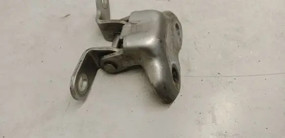 Toyota Avensis T250 Rear door upper hinge