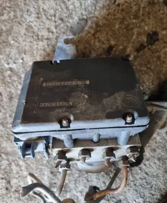 Volvo V70 ABS Pump 8619538 10094904233
