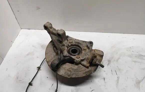 Volvo V70 Front wheel hub 9461943