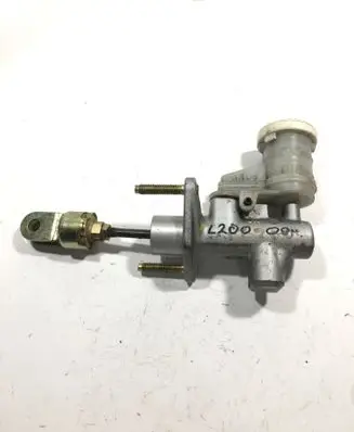 Mitsubishi L200 Clutch master cylinder 