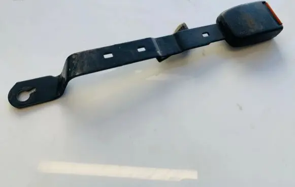 Volkswagen Golf III Front seatbelt buckle 1h0857756