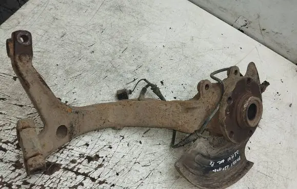 Volkswagen PASSAT B5.5 Front wheel hub spindle knuckle 