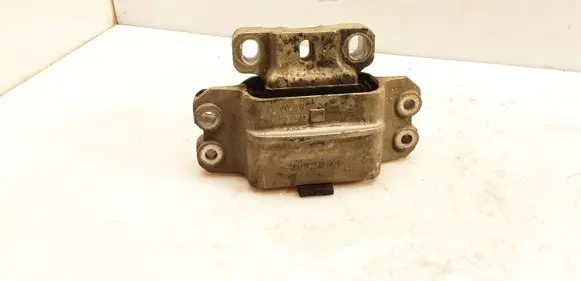 Volkswagen Touran I Engine mount bracket 1K0199556L