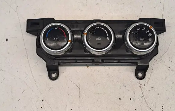 Mazda CX-3 Climate control unit 61190B