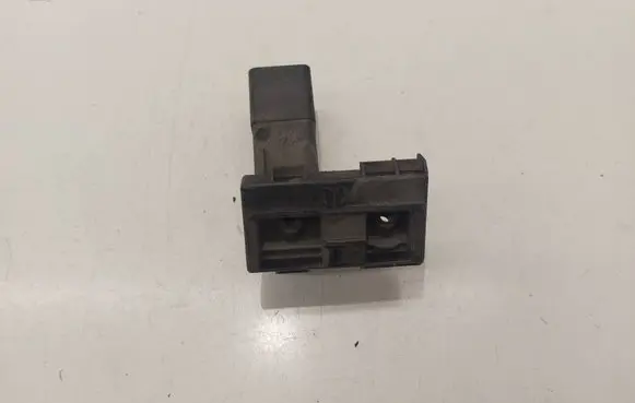 Volkswagen Touran II Glow plug pre-heat relay 038907281D 0522120504 2163526