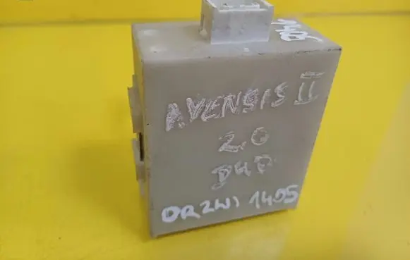 Toyota Avensis T250 Door central lock control unit/module 89741-05050
