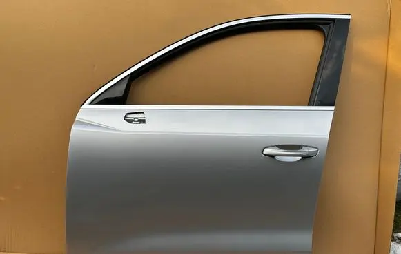 Audi Q3 F3 Front door drzwiq383a