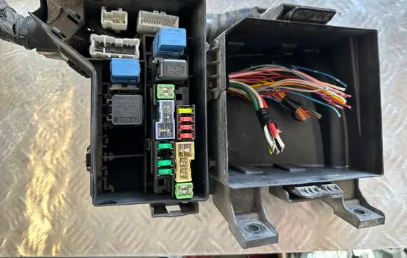 Nissan Qashqai Fuse box set 24383JD00A
