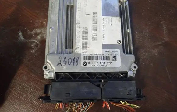BMW 3 E90 E91 Engine control unit/module 7803372 0281013502