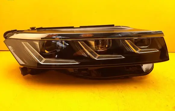 Volkswagen Touareg III Headlight/headlamp 761941082H