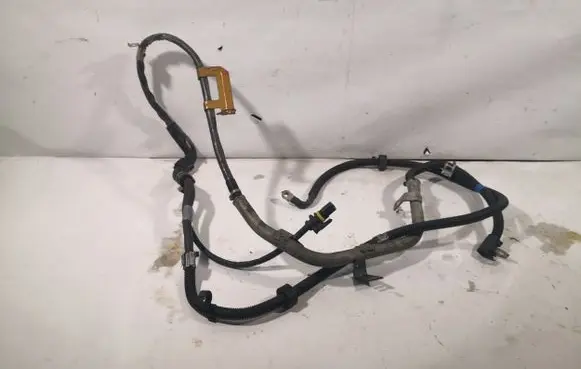Mercedes-Benz C W204 Positive cable (battery) A2045400830