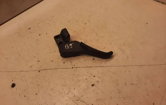 Engine bonnet (hood) release handle