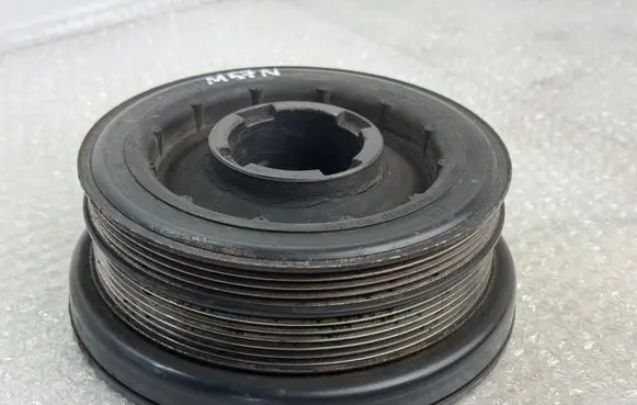 BMW 5 E60 E61 Crankshaft pulley