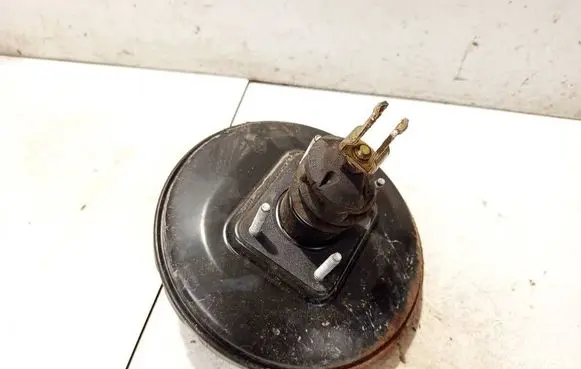 Toyota Yaris Brake booster 0204024183