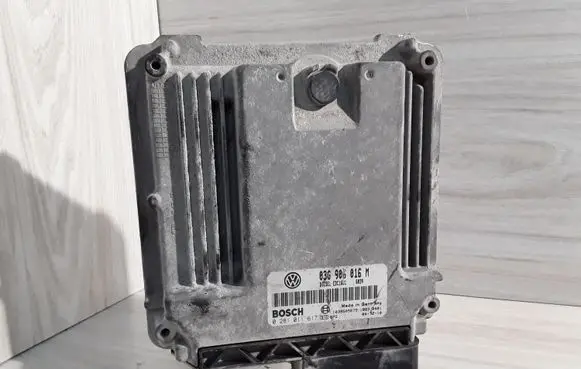 Volkswagen Golf V Engine control unit/module 0281011617 03G906016M