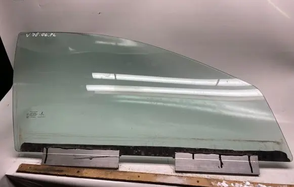 Volvo V70 Front door window glass four-door 43R001605 E000009