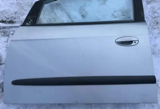 Chevrolet Tacuma Front door sidabrines