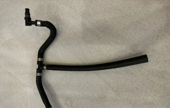 Mercedes-Benz C W204 Engine coolant pipe/hose A2045012225 2045012225