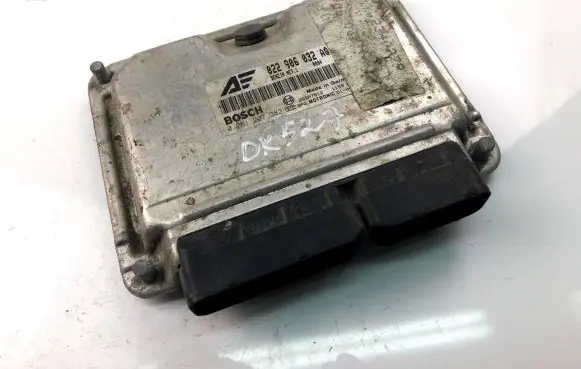 Seat Alhambra (Mk1) Engine control unit/module ECU 022906032AQ 0261207382