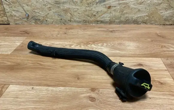 Volkswagen PASSAT B6 Oil fill pipe 1027982S01