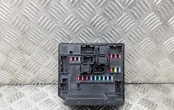 Nissan Qashqai Fuse module 519228043