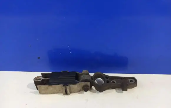 Volvo V60 Engine mount bracket 31401239