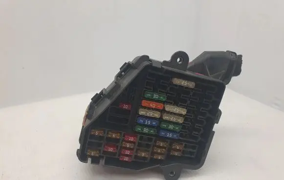 Audi A6 S6 C6 4F Fuse module 8D1941824