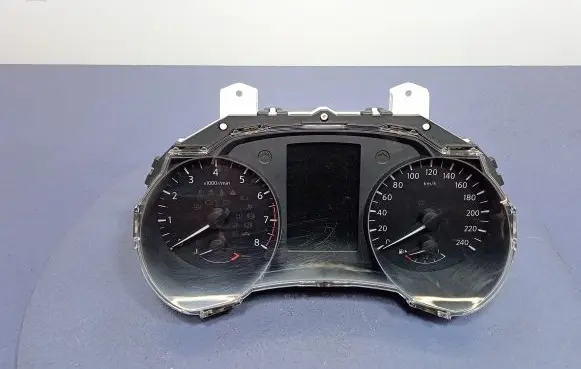 Nissan Pulsar Speedometer (instrument cluster)