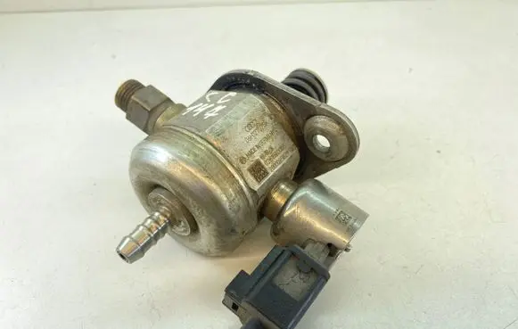 Volkswagen PASSAT CC Fuel injection high pressure pump 06H127025K 2000085829 0261520055