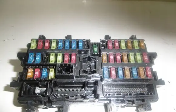Infiniti Q50 Fuse module