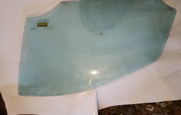 Mercedes-Benz ML W164 Front door window glass four-door E1743R00346