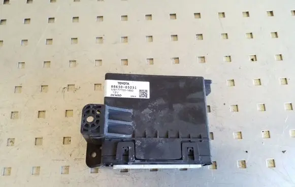 Toyota Avensis T270 Other control units/modules 8865005251